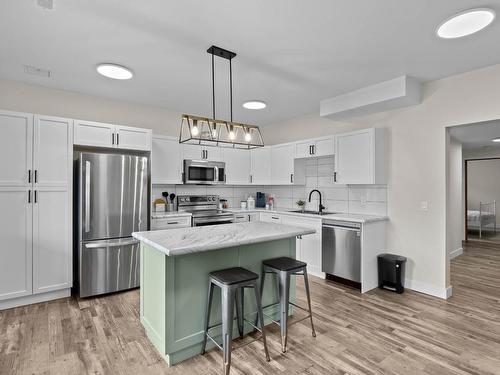 356 Gleneagles Drive, Kamloops, BC - Indoor Photo Showing Kitchen With Upgraded Kitchen