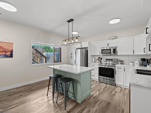 356 Gleneagles Drive, Kamloops, BC - Indoor Photo Showing Kitchen