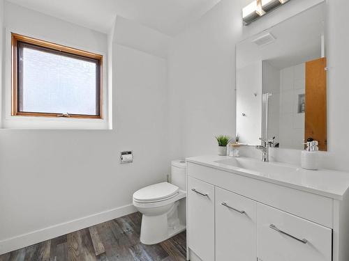 356 Gleneagles Drive, Kamloops, BC - Indoor Photo Showing Bathroom