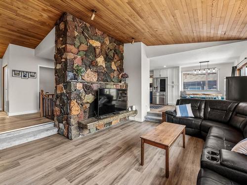 356 Gleneagles Drive, Kamloops, BC - Indoor Photo Showing Living Room With Fireplace