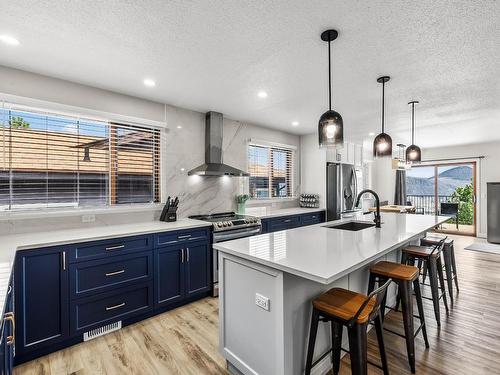 356 Gleneagles Drive, Kamloops, BC - Indoor Photo Showing Kitchen With Upgraded Kitchen