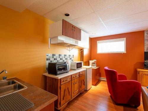 Family room - 2525 Rue Beethoven, Drummondville, QC - Indoor Photo Showing Kitchen With Double Sink