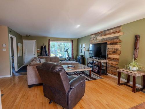 Living room - 2525 Rue Beethoven, Drummondville, QC - Indoor Photo Showing Living Room