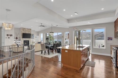 6372 Topham Place, Peachland, BC - Indoor