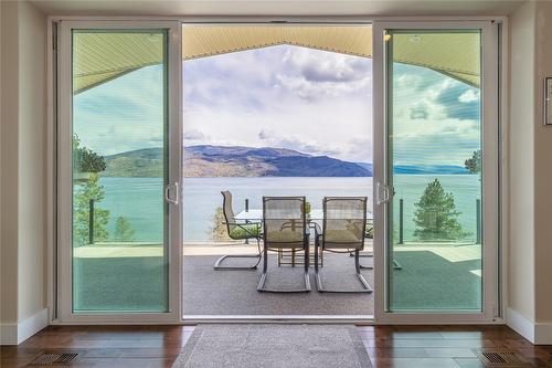 6372 Topham Place, Peachland, BC - Indoor Photo Showing Other Room With Body Of Water