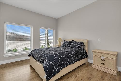 6372 Topham Place, Peachland, BC - Indoor Photo Showing Bedroom