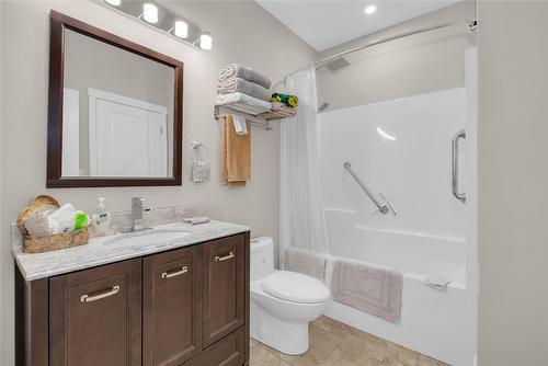 6372 Topham Place, Peachland, BC - Indoor Photo Showing Bathroom