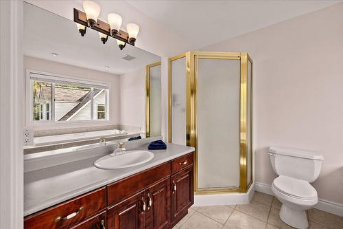 138 Millard Place, Kelowna, BC - Indoor Photo Showing Bathroom