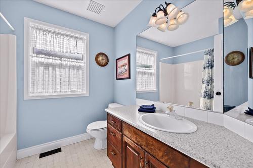 138 Millard Place, Kelowna, BC - Indoor Photo Showing Bathroom