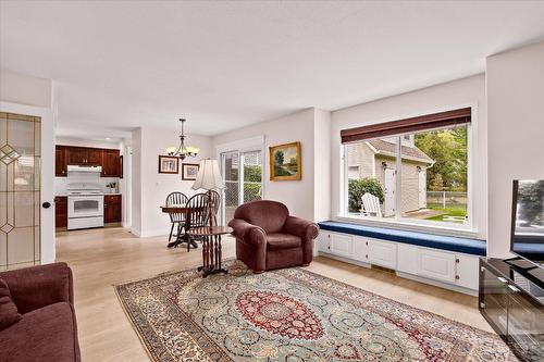 138 Millard Place, Kelowna, BC - Indoor Photo Showing Living Room