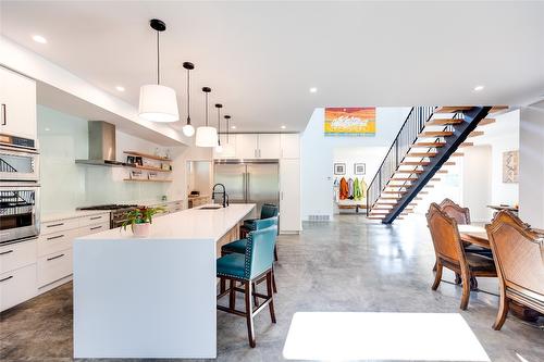 452 Barkley Road, Kelowna, BC - Indoor Photo Showing Kitchen With Upgraded Kitchen