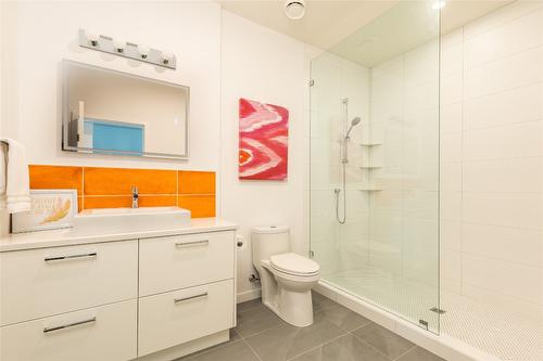 452 Barkley Road, Kelowna, BC - Indoor Photo Showing Bathroom