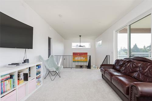 452 Barkley Road, Kelowna, BC - Indoor