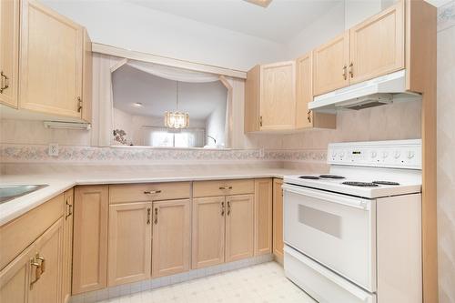 45-1874 Parkview Crescent, Kelowna, BC - Indoor Photo Showing Kitchen