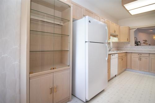 45-1874 Parkview Crescent, Kelowna, BC - Indoor Photo Showing Kitchen