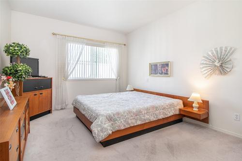 45-1874 Parkview Crescent, Kelowna, BC - Indoor Photo Showing Bedroom