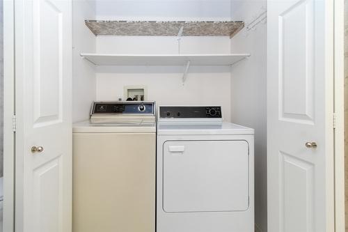 45-1874 Parkview Crescent, Kelowna, BC - Indoor Photo Showing Laundry Room