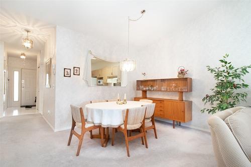 45-1874 Parkview Crescent, Kelowna, BC - Indoor Photo Showing Dining Room