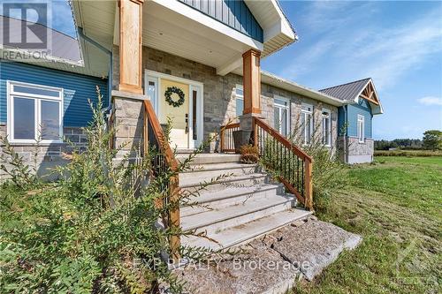 3010 Torwood Drive, Ottawa, ON - Outdoor