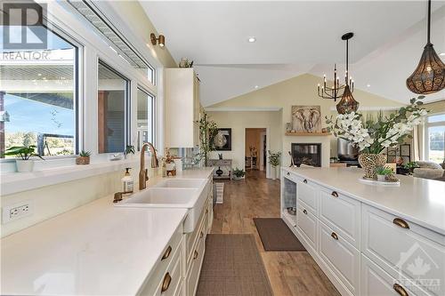 Kitchen - 3010 Torwood Drive, Dunrobin, ON - Indoor