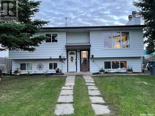 266 Langevin Crescent, Saskatoon, SK - Outdoor With Facade