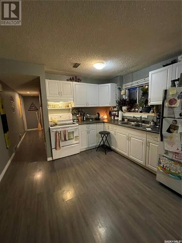 266 Langevin Crescent, Saskatoon, SK - Indoor Photo Showing Kitchen