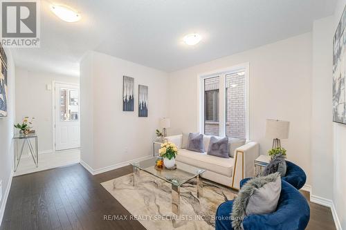 32 Camino Real Drive, Caledon, ON - Indoor Photo Showing Living Room