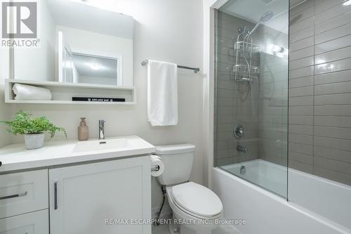 149 - 1890 Rymal Road E, Hamilton, ON - Indoor Photo Showing Bathroom