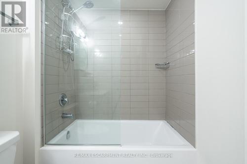 149 - 1890 Rymal Road E, Hamilton, ON - Indoor Photo Showing Bathroom