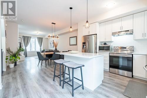 149 - 1890 Rymal Road E, Hamilton, ON - Indoor Photo Showing Kitchen With Upgraded Kitchen