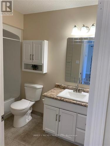 100 - 1 Brockhouse Way, Deep River, ON - Indoor Photo Showing Bathroom