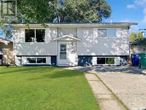 137 Vanier Crescent, Saskatoon, SK - Outdoor With Facade