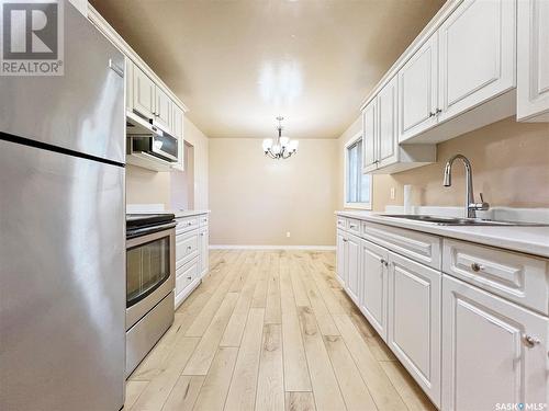 137 Vanier Crescent, Saskatoon, SK - Indoor Photo Showing Kitchen With Double Sink