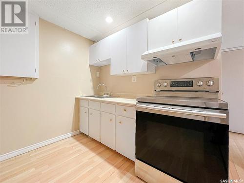 137 Vanier Crescent, Saskatoon, SK - Indoor Photo Showing Kitchen