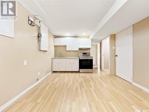 137 Vanier Crescent, Saskatoon, SK - Indoor Photo Showing Kitchen