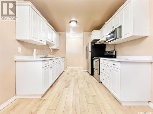 137 Vanier Crescent, Saskatoon, SK - Indoor Photo Showing Kitchen