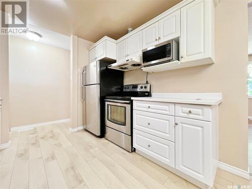 137 Vanier Crescent, Saskatoon, SK - Indoor Photo Showing Kitchen