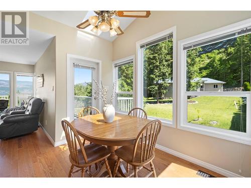 2592 Alpen Paradies Road Unit# 12, Blind Bay, BC - Indoor Photo Showing Dining Room