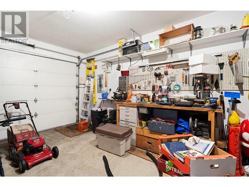 2592 Alpen Paradies Road Unit# 12, Blind Bay, BC - Indoor Photo Showing Garage