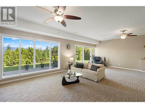 2592 Alpen Paradies Road Unit# 12, Blind Bay, BC - Indoor Photo Showing Living Room