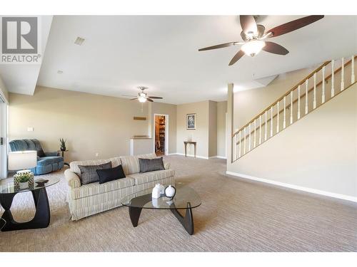 2592 Alpen Paradies Road Unit# 12, Blind Bay, BC - Indoor Photo Showing Living Room