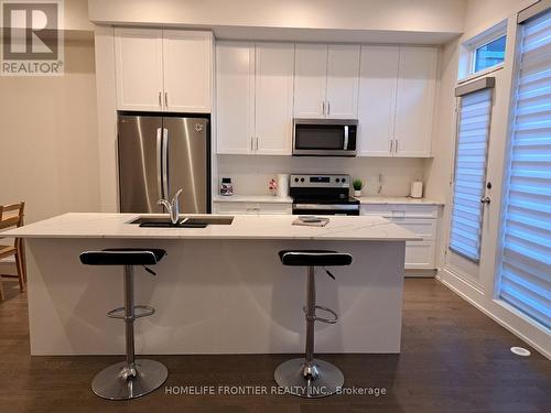 7 Ingersoll Lane, Richmond Hill, ON - Indoor Photo Showing Kitchen With Stainless Steel Kitchen