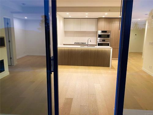 914-2000 Hannington Rd, Langford, BC - Indoor Photo Showing Kitchen