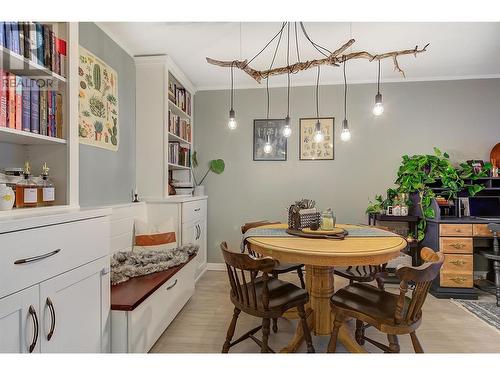 709 Houghton Road Unit# 315, Kelowna, BC - Indoor Photo Showing Dining Room