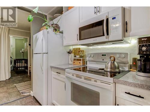 709 Houghton Road Unit# 315, Kelowna, BC - Indoor Photo Showing Kitchen