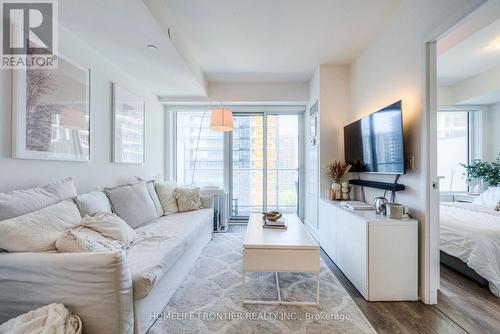 1411 - 99 Broadway Avenue, Toronto, ON - Indoor Photo Showing Living Room