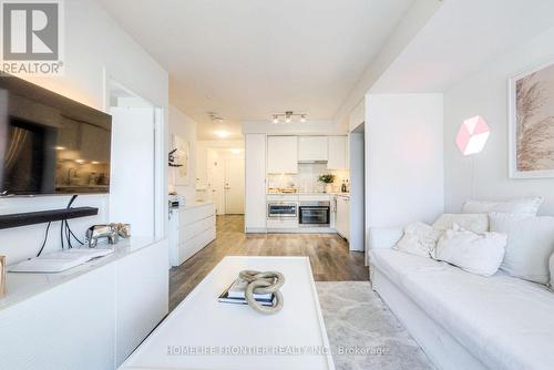 1411 - 99 Broadway Avenue, Toronto, ON - Indoor Photo Showing Living Room With Fireplace