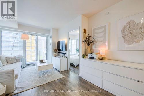 1411 - 99 Broadway Avenue, Toronto, ON - Indoor Photo Showing Living Room