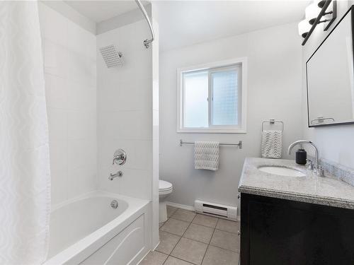 487 - 489 Winchester Ave, Nanaimo, BC - Indoor Photo Showing Bathroom