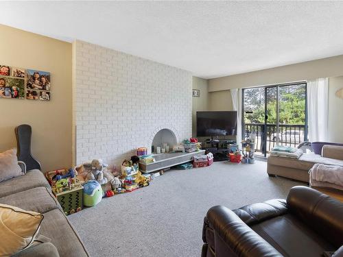 487 - 489 Winchester Ave, Nanaimo, BC - Indoor Photo Showing Living Room